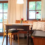 Holzhauser Hof * וואלדקרייבורג